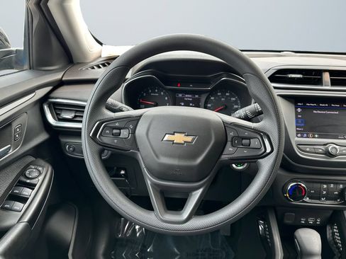 Used 2023 Chevrolet TrailBlazer LT AWD/4WD image 12