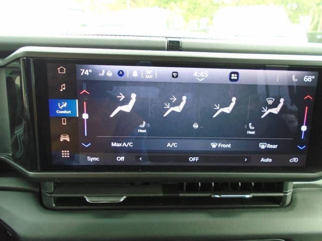 Used 2025 Jeep Wrangler Unlimited Sahara AWD/4WD image 13