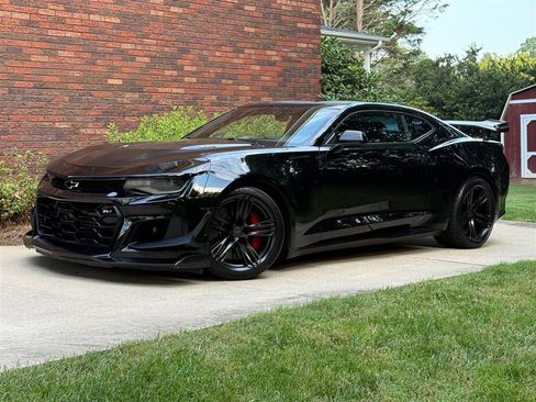 Used 2018 Chevrolet Camaro ZL1 RWD image 8
