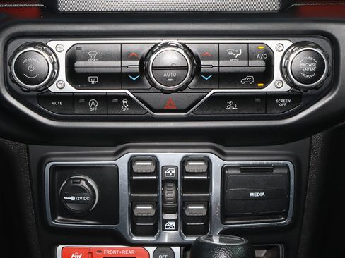 Used 2020 Jeep Gladiator Rubicon image 25