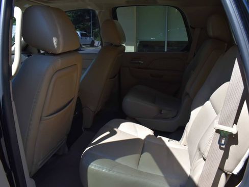 Used 2011 Cadillac Escalade Premium AWD/4WD image 13