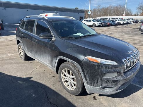 Used 2016 Jeep Cherokee Latitude image 4