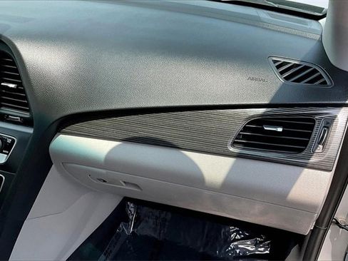 Used 2019 Hyundai Sonata Limited image 17