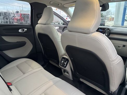 Used 2023 Volvo XC40 B5 Plus w/ Protection Package Premier image 36
