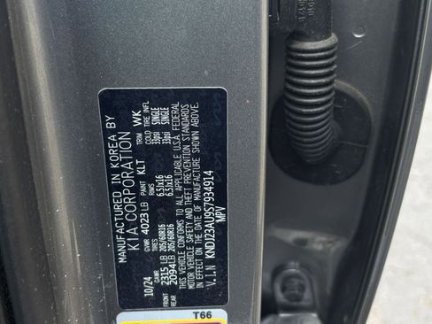 Used 2025 Kia Soul LX w/ LX Technology Package FWD image 27