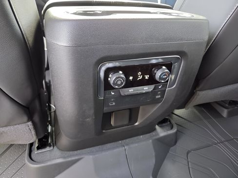 New 2026 Chevrolet Suburban High Country image 24