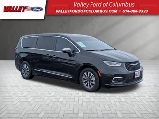 Used 2023 Chrysler Pacifica Limited video 1