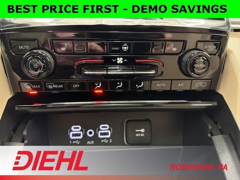 New 2025 Jeep Grand Cherokee Limited w/ Black Appearance Package image 32