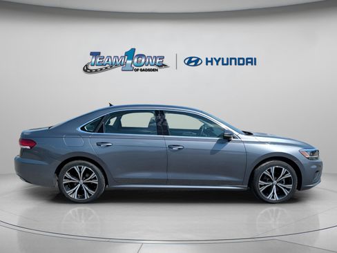 Used 2022 Volkswagen Passat 2.0T SE FWD image 9