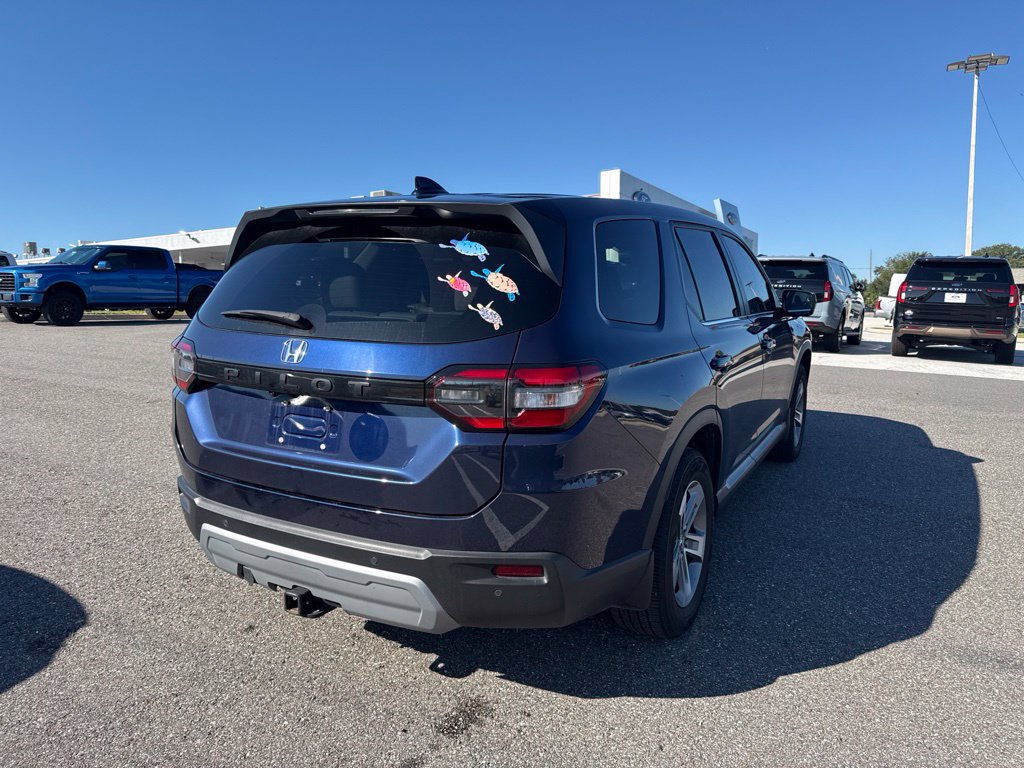 Used 2025 Honda Pilot EX-L image 2