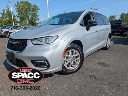 Used 2024 Chrysler Pacifica Touring-L FWD image 1