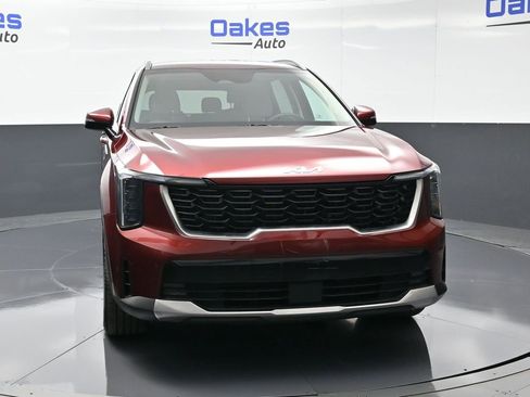 Certified 2025 Kia Sorento EX image 3