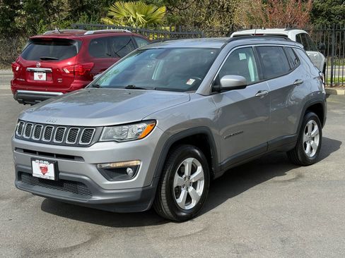 Used 2018 Jeep Compass Latitude w/ Popular Equipment Group image 3