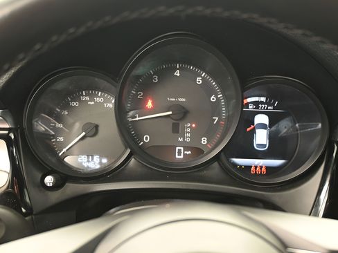 Used 2023 Porsche Macan AWD/4WD image 18