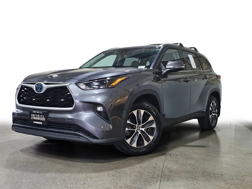 Used 2022 Toyota Highlander XLE AWD/4WD image 1