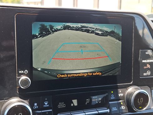 Certified 2025 Toyota Highlander LE FWD image 18