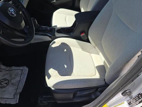 Used 2023 Toyota Corolla Cross L image 3