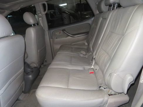 Used 2006 Toyota Sequoia SR5 AWD/4WD image 26