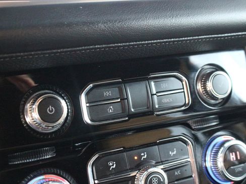 Used 2021 GMC Yukon XL Denali w/ Advanced Technology Package image 28