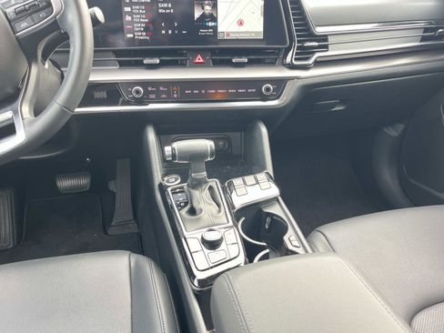 Used 2023 Kia Sportage EX image 16