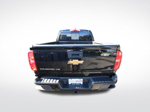 Used 2017 Chevrolet Colorado LT w/ LT Convenience Package RWD image 4
