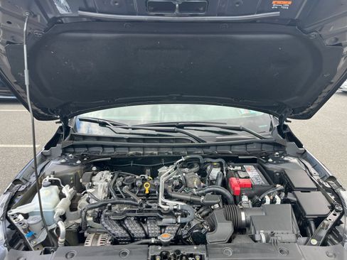 Used 2025 Nissan Altima 2.5 SV FWD image 33