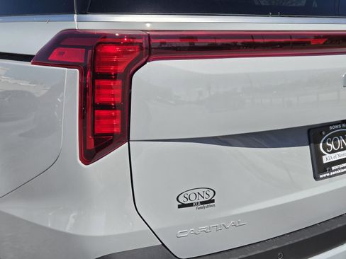 New 2026 Kia Carnival EX image 9