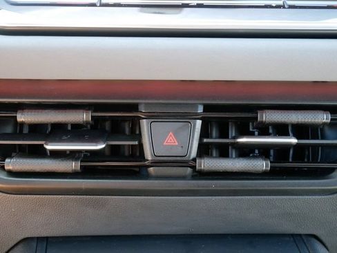 Certified 2025 Volkswagen Tiguan SE AWD/4WD image 31