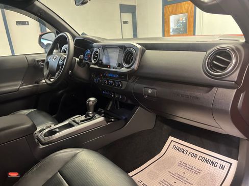 Used 2018 Toyota Tacoma TRD Off-Road image 40