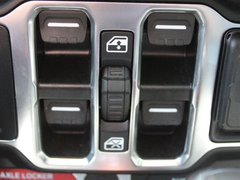 Used 2024 Jeep Wrangler Unlimited Sport AWD/4WD image 37