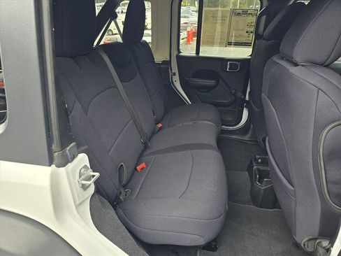 Used 2018 Jeep Wrangler Unlimited Sport image 11