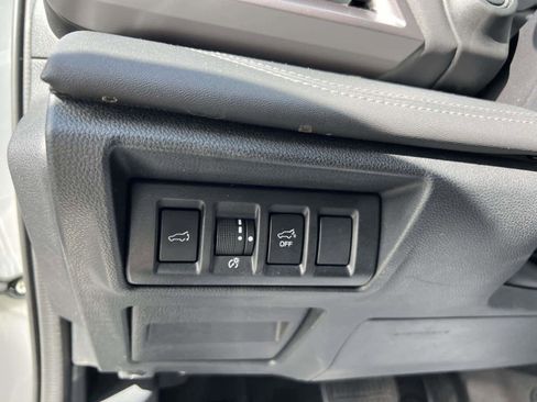 Used 2021 Subaru Outback Limited image 18