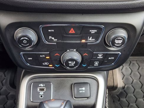 Used 2021 Jeep Compass Latitude w/ Sun and Sound Group FWD image 19