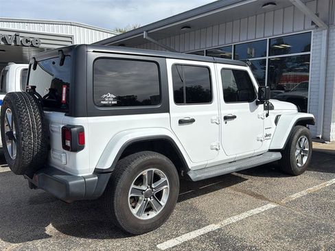 Used 2019 Jeep Wrangler Unlimited Sahara w/ Cold Weather Group image 4