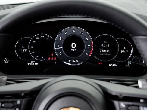 Certified 2025 Porsche Cayenne AWD/4WD image 15