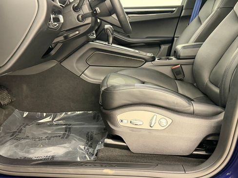 Used 2026 Porsche Macan AWD/4WD image 5