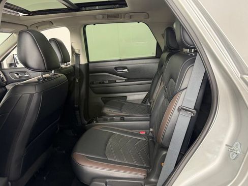 Used 2024 Nissan Pathfinder Platinum AWD/4WD image 29