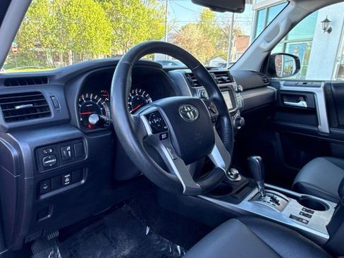 Used 2017 Toyota 4Runner SR5 Premium image 10