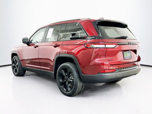 Used 2023 Jeep Grand Cherokee Limited w/ Black Appearance Package AWD/4WD image 5