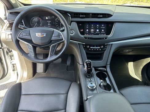 Certified 2025 Cadillac XT5 Premium Luxury image 18