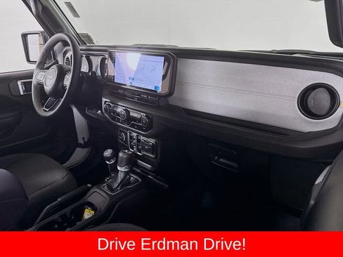 Used 2025 Jeep Wrangler Unlimited Sport AWD/4WD image 25