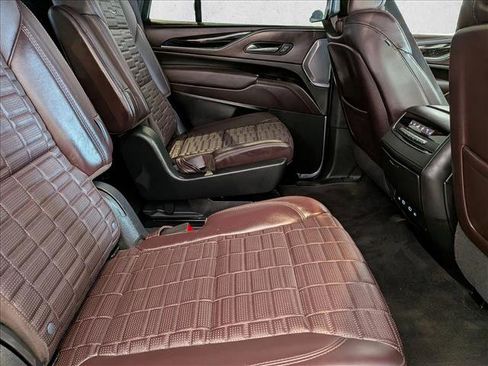 Used 2023 Cadillac Escalade Sport Platinum w/ LPO, ONYX Package AWD/4WD image 18