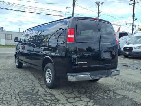 Used 2025 Chevrolet Express 3500 LT w/ LT Preferred Equipment Group RWD image 5