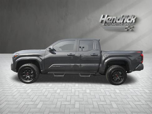 Used 2025 Toyota Tacoma SR5 image 9