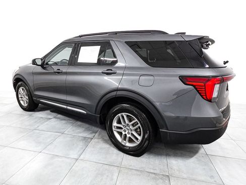 Used 2025 Ford Explorer Active AWD/4WD image 4