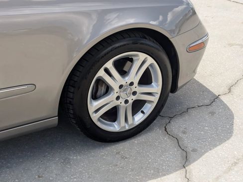 Used 2005 Mercedes-Benz E 500 Sedan image 6