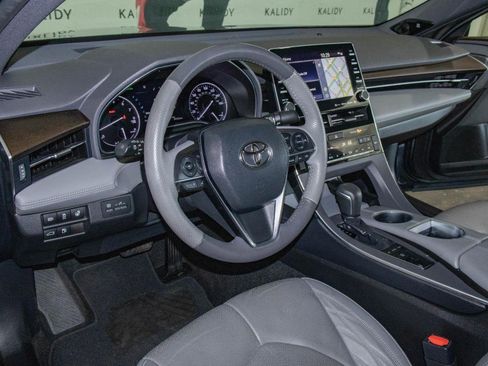 Used 2019 Toyota Avalon Limited image 6