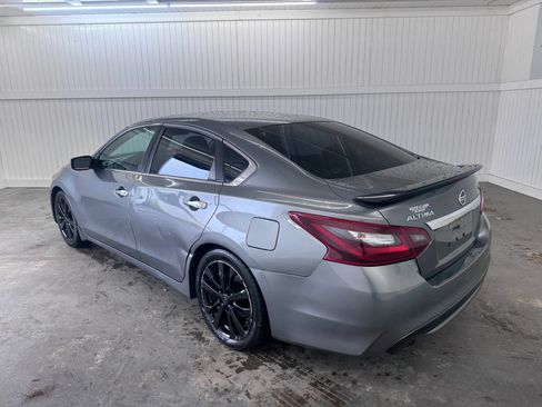 Used 2017 Nissan Altima 2.5 SR w/ Midnight Edition Package FWD image 7