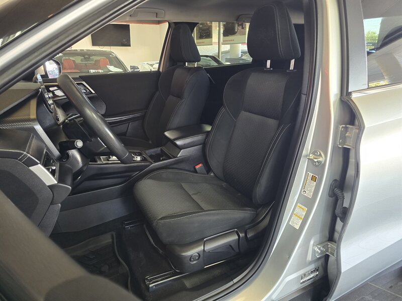 Used 2024 Mitsubishi Outlander ES FWD image 9