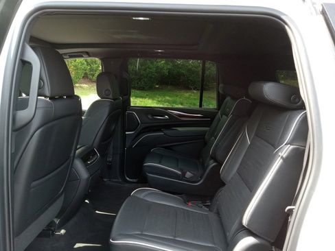 Used 2023 Cadillac Escalade ESV Premium Luxury w/ LPO, Radiant Package AWD/4WD image 23